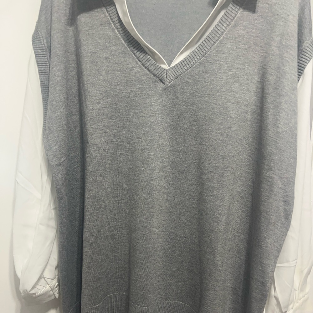 2X gray white Adrianna pappell brand  new no tags